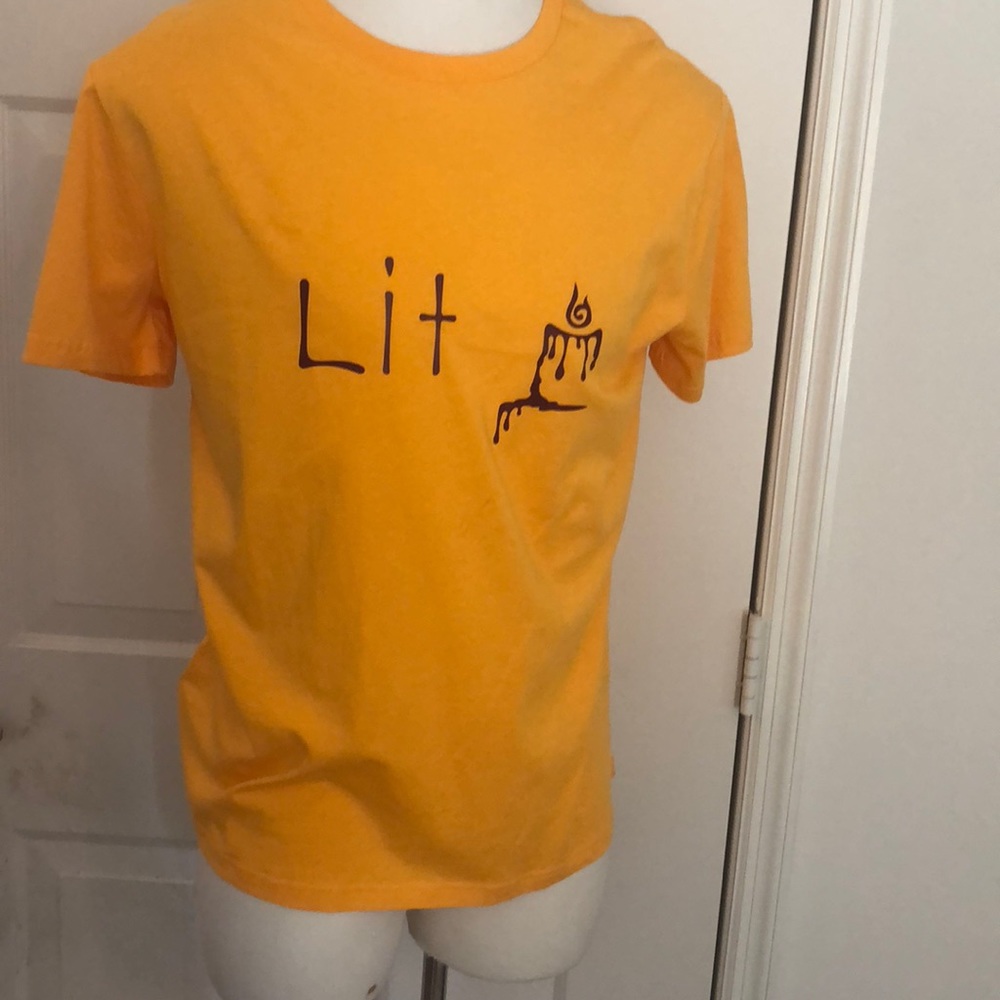 Graphic tee